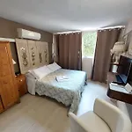 Tina מלון 2*
