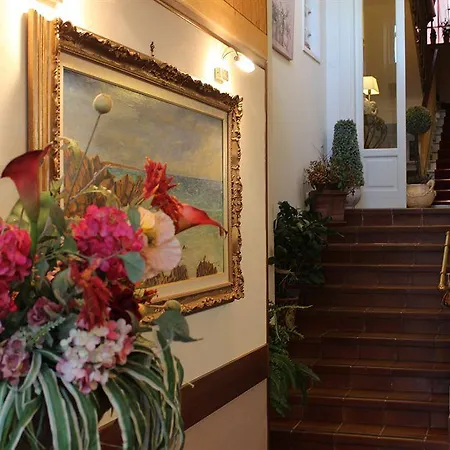 Tina Otel Diano Marina