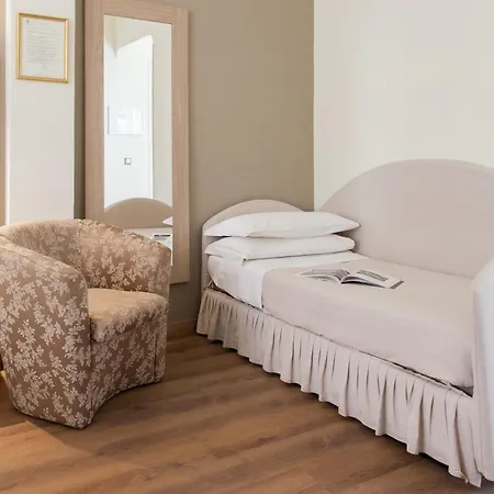 Tina Otel Diano Marina