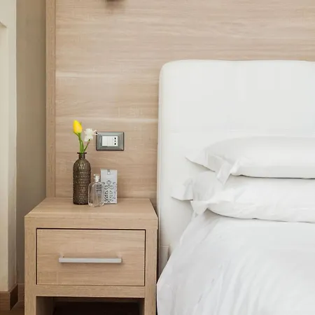 Tina Otel Diano Marina