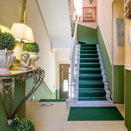 Tina Otel Diano Marina